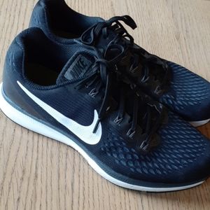 Nike Zoom Pegasus 34. Women's  size 9.5